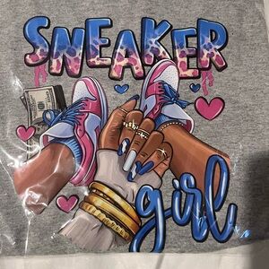 Sneaker girl, graphic T-shirt Gildan Gray Crew Neck Tee